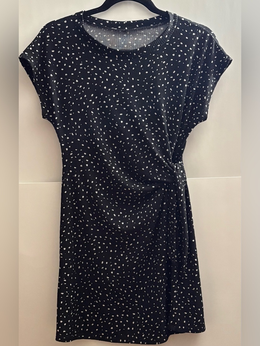 4 for $25 🖤 Black & White Speckled Side-Knot Dress – Approx. Size S